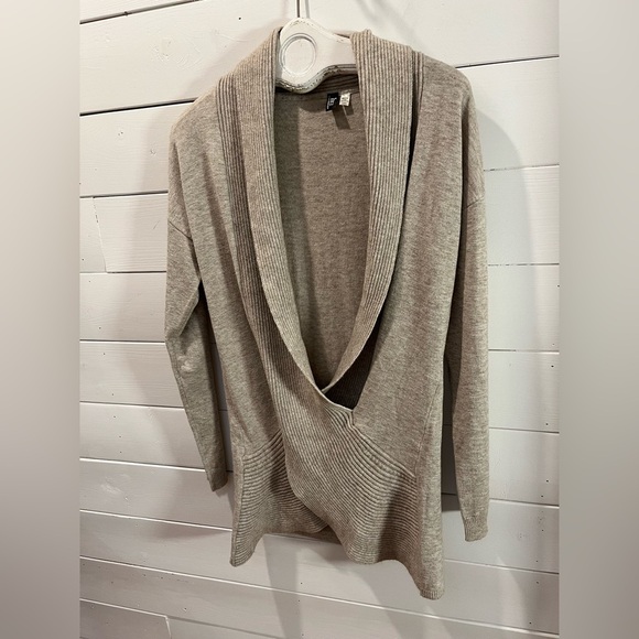 🤎H2 HOLT RENFREW Beige Cross-Over Sweater – Size L - Picture 5 of 10